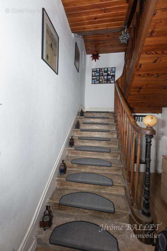 Maison 241 m² à Carmaux  - photo 3