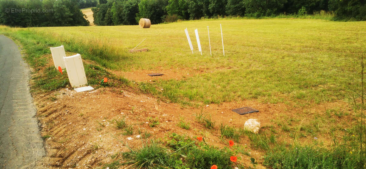 Terrain à AURIAC-SUR-VENDINELLE