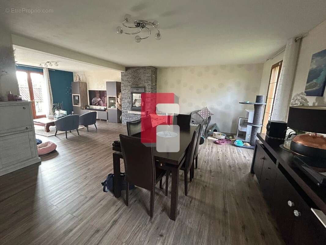 Maison à SAINT-PHAL