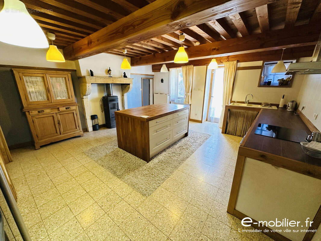 Maison à LA CLAYETTE