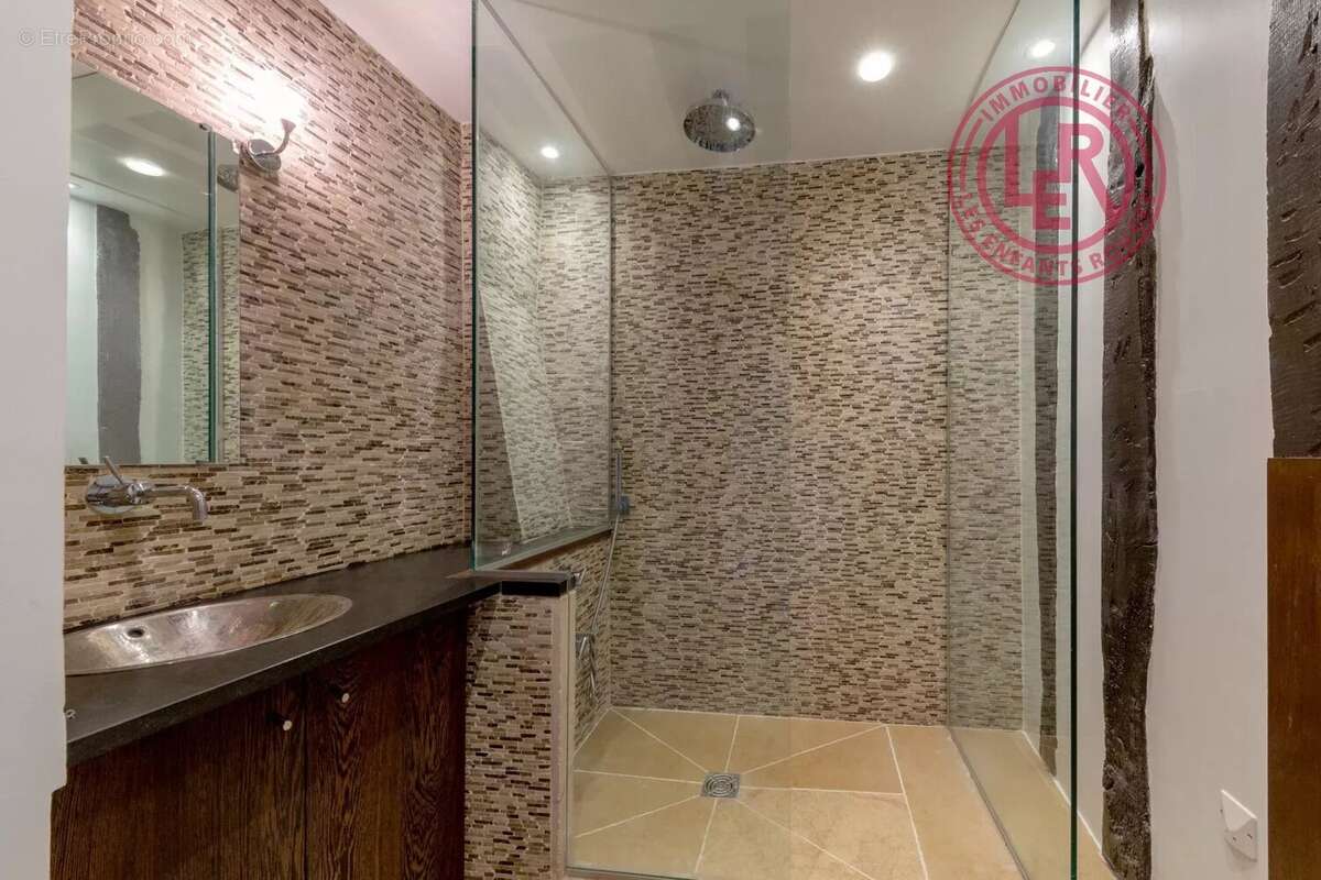 Appartement à PARIS-3E