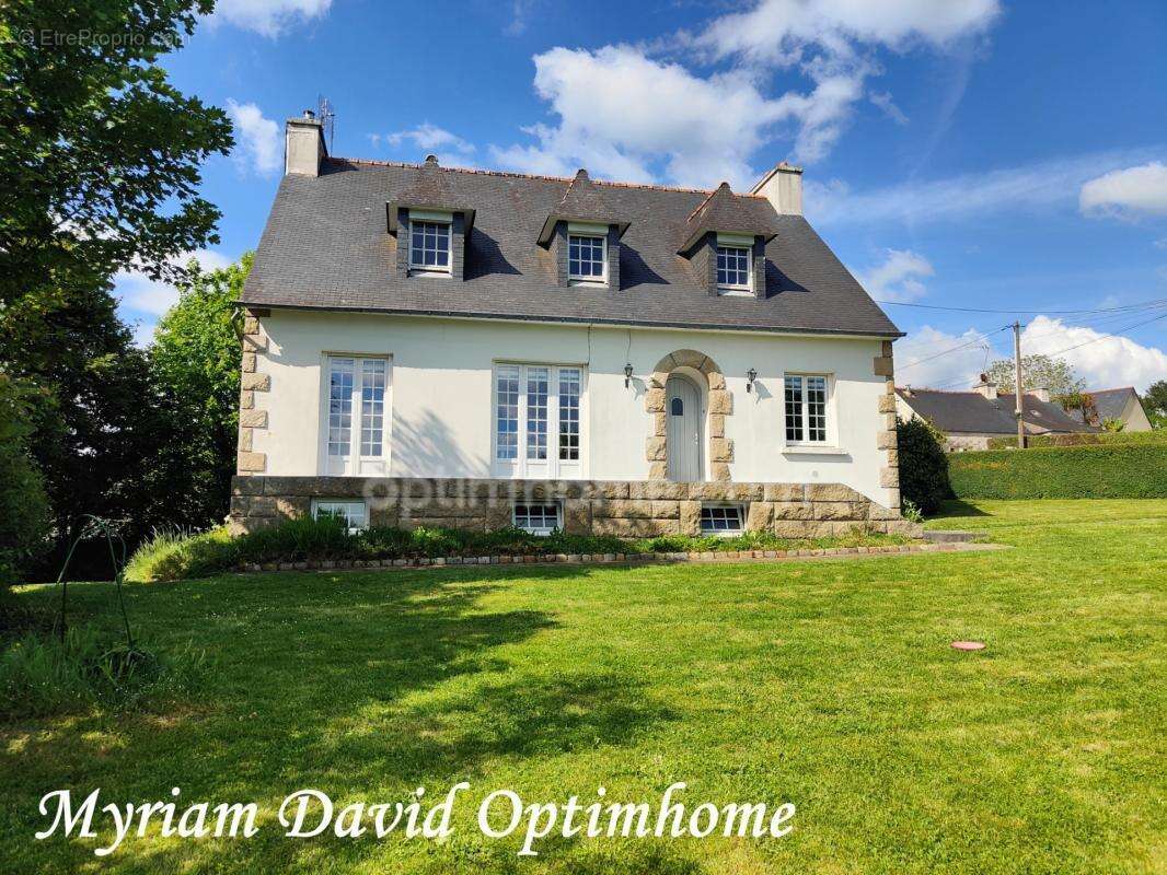 Maison familiale à rénover avec vue sur le lac de Glomel – 5 chambres – 2 000 m² de terrain - photo 17