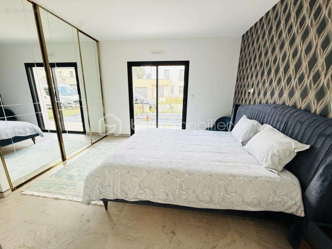 Maison à LA CHAPELLE-DES-FOUGERETZ