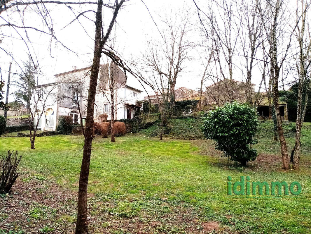 Vous aimez les vieilles pierres,la campagne..ensemble immobilier de 190 m2 avec 2 maisons sur un beau parc arb - photo 2