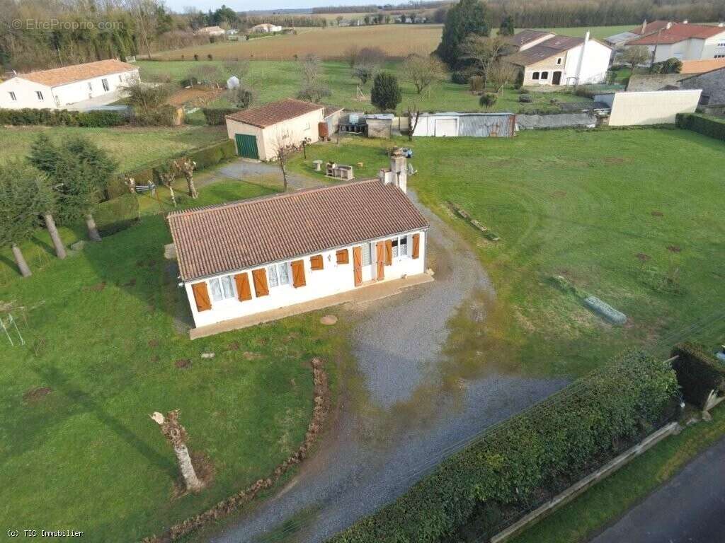 Maison à RUFFEC