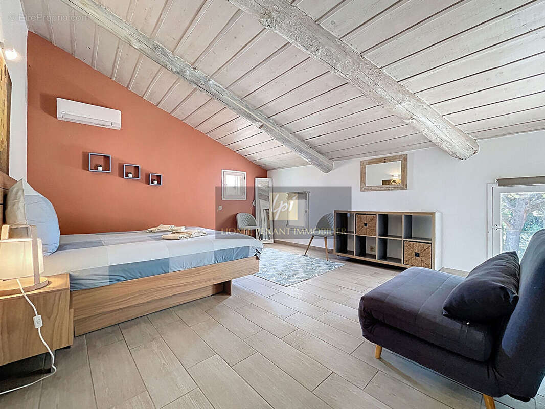 Propriete composee de 7 gites  de 430m² sur terrain de  63547 m². - photo 13