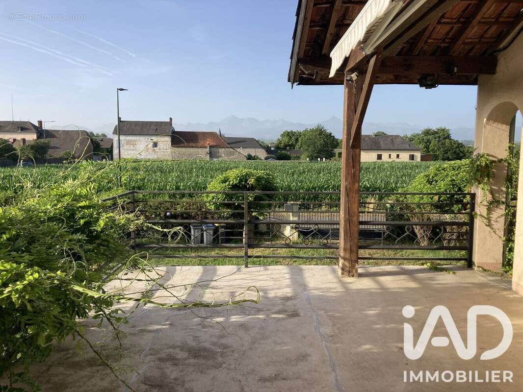 Maison 208 m² à Momeres  - photo 3