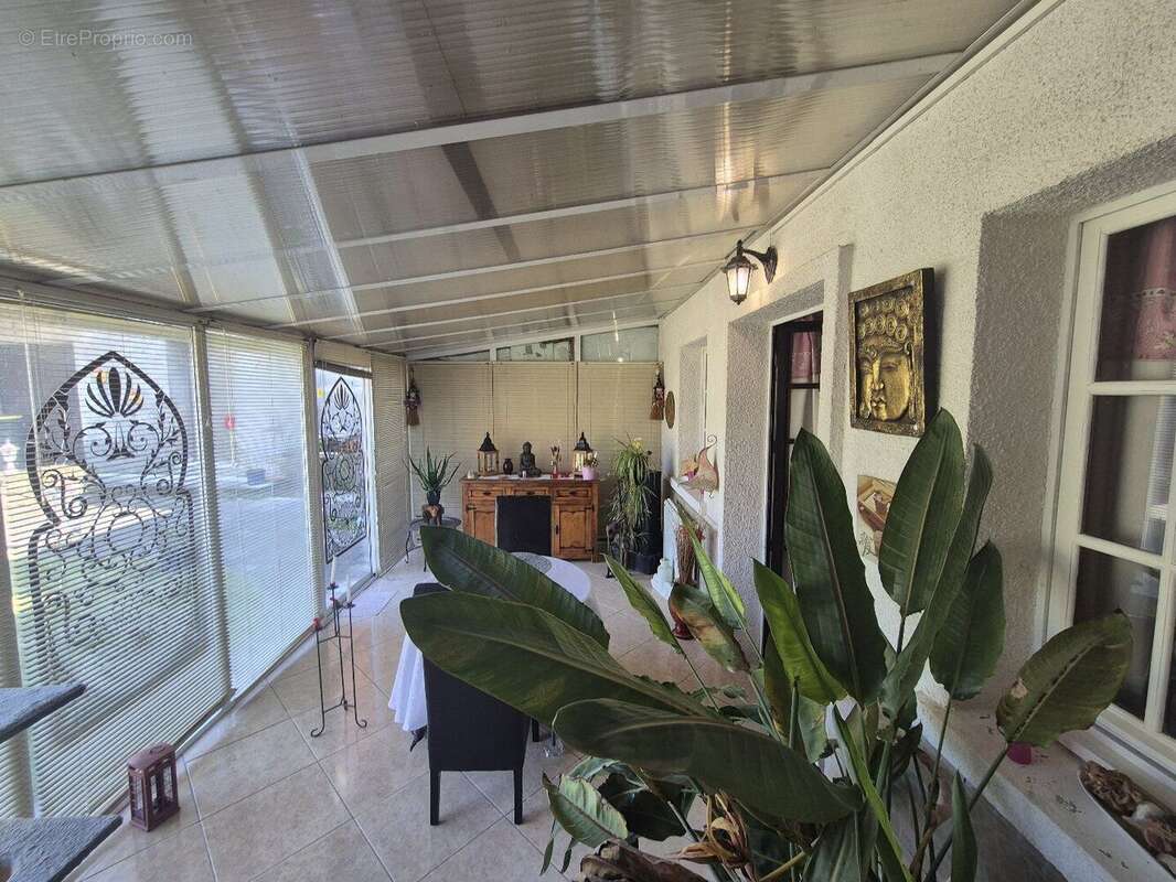 Maison T5 de 134 m² avec dependances et jardin de 739 m² - photo 9