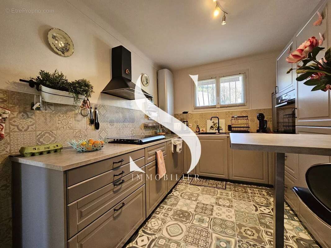 EXCLUSIVITÉ – Maison 3 pièces avec jardin, véranda et grand garage . - photo 10