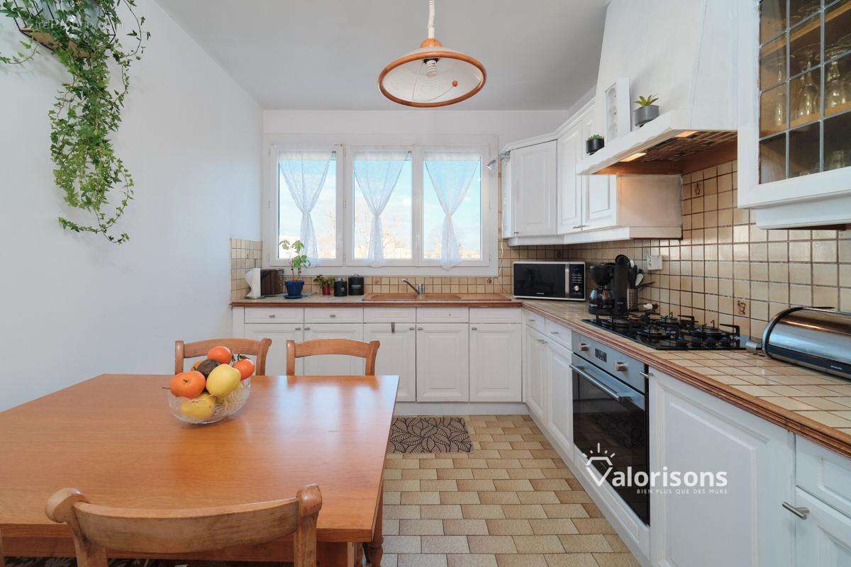 Appartement à MEYZIEU