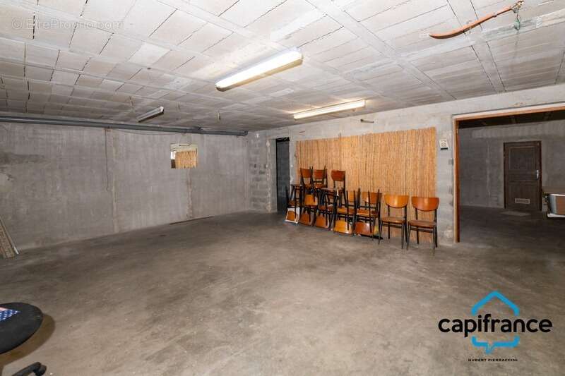 Sanary Port à pied/  Appartement en RDC de 114 m2,  S/Sol de 187 m2  et terrain 318 m2 /garage. 10mn du port - photo 19