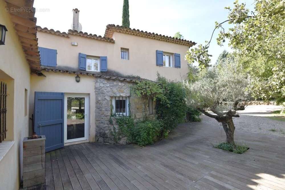 Maison à TOURRETTES