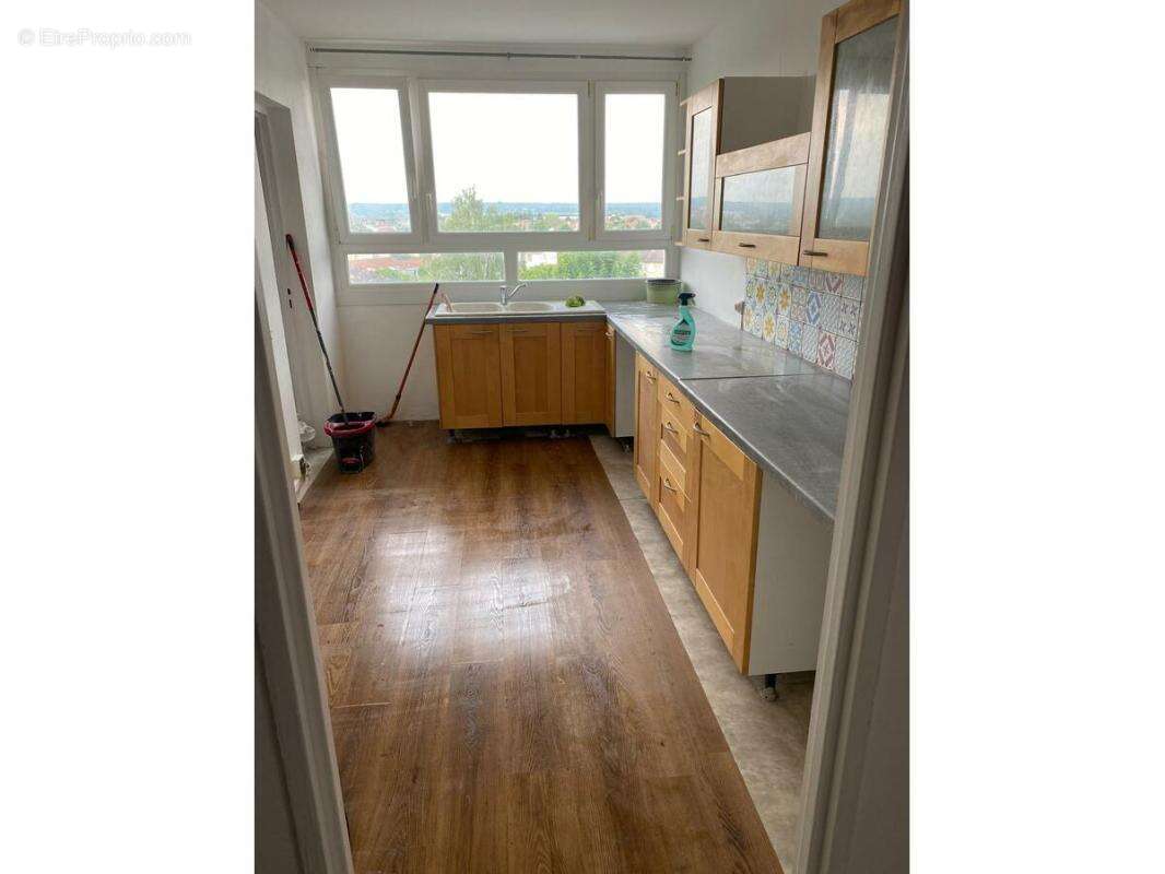Appartement à LES CLAYES-SOUS-BOIS
