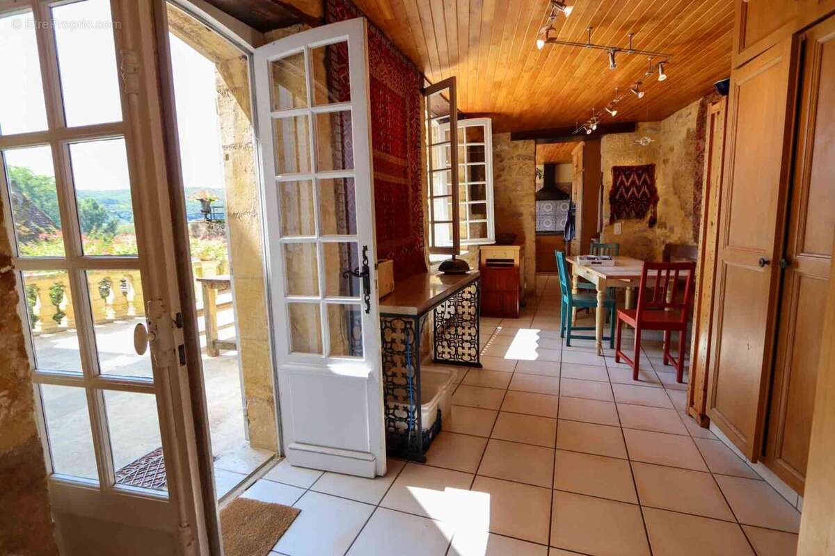 T02.20241324 - Maison à BEYNAC-ET-CAZENAC