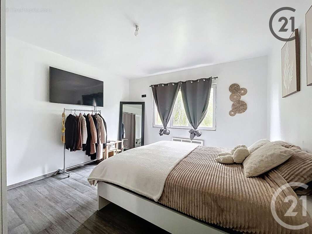 Maison à VILLENEUVE-SUR-YONNE