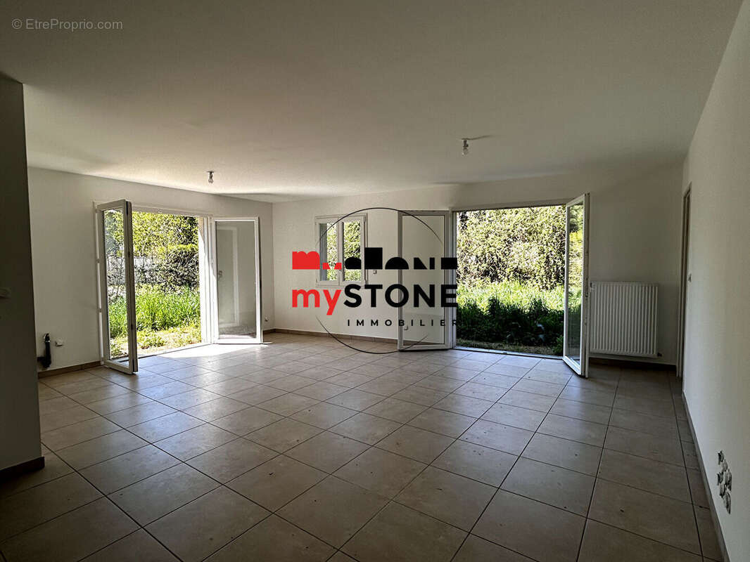 Maison à VARENNES-LES-MACON