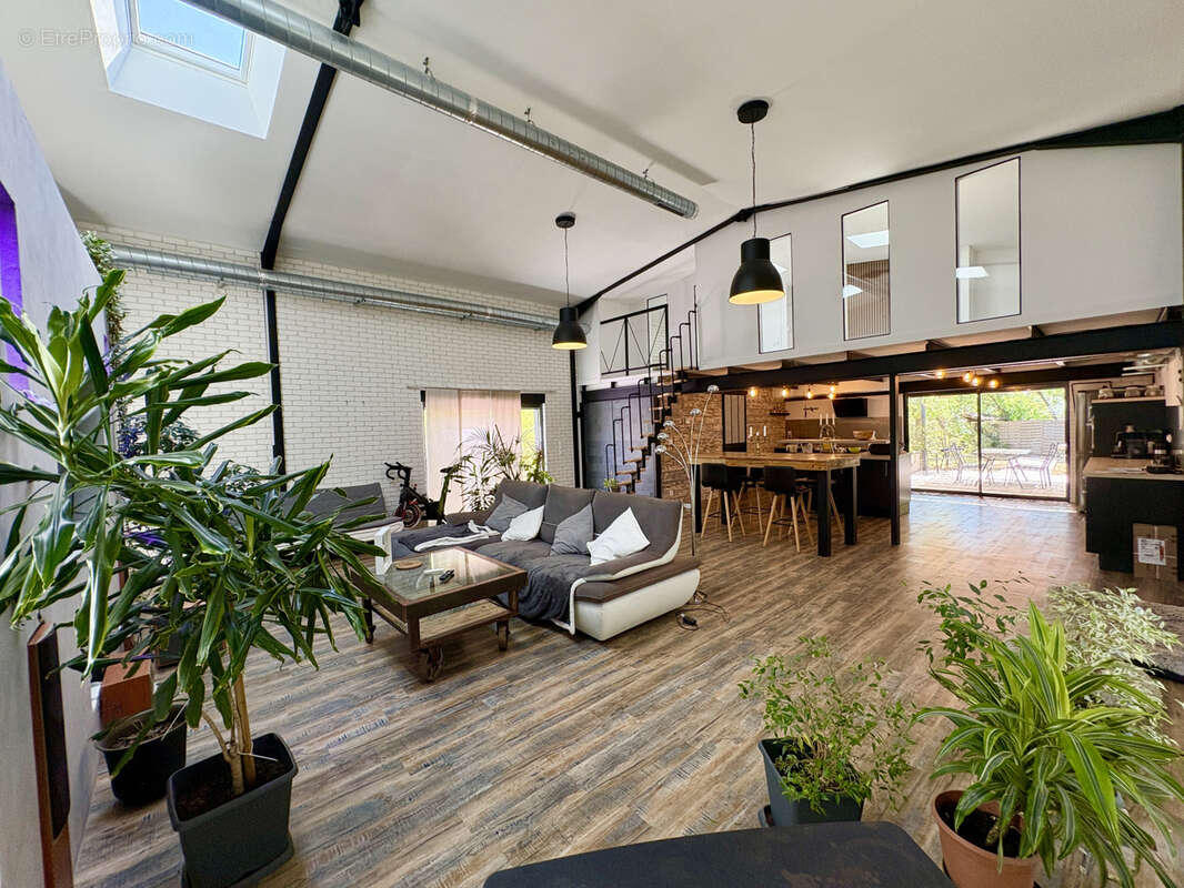 Villa contemporaine de 156 m2   3 suites   Terrain clos de 867 m2 - photo 2