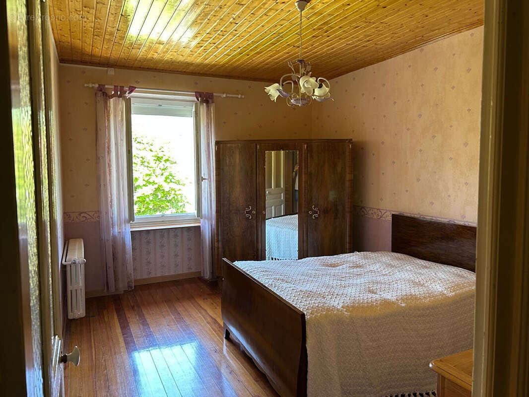 Maison à VIEU-D'IZENAVE