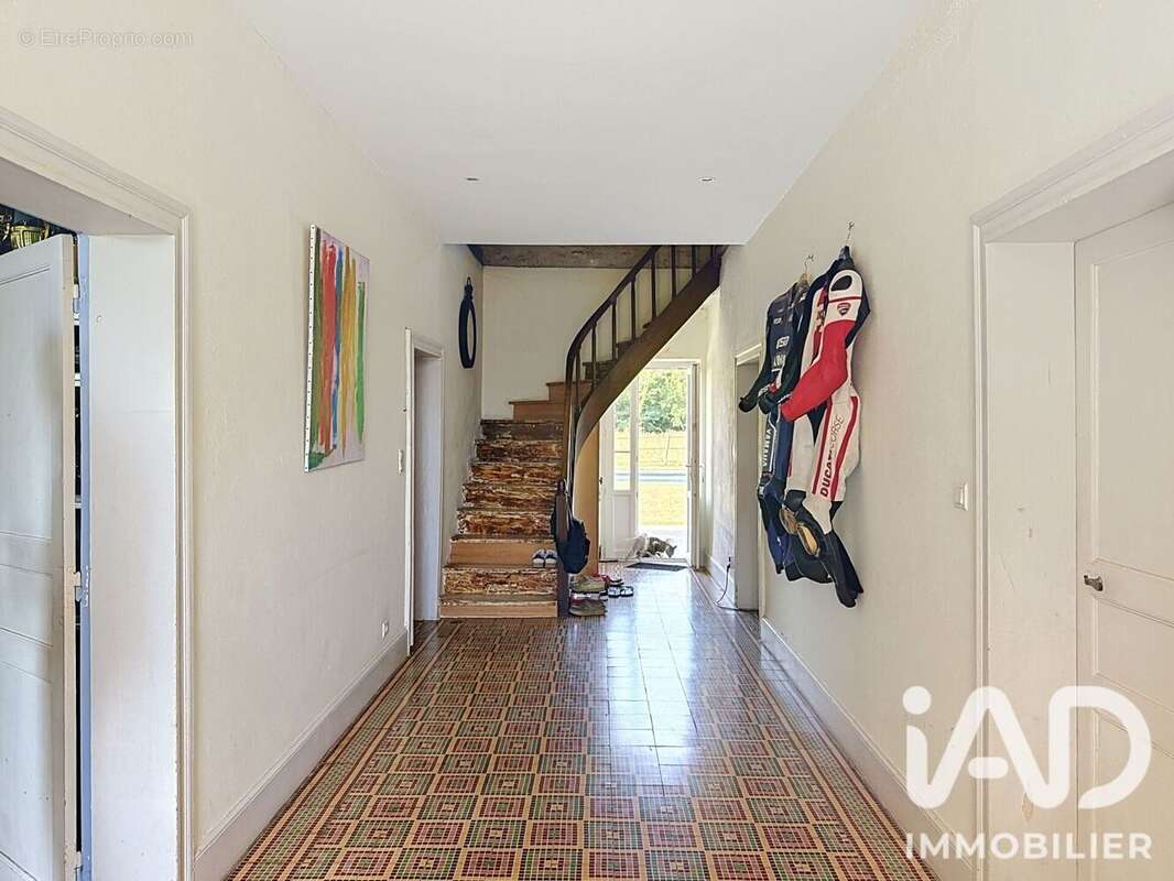 Maison 370 m² à Ledat  - photo 7