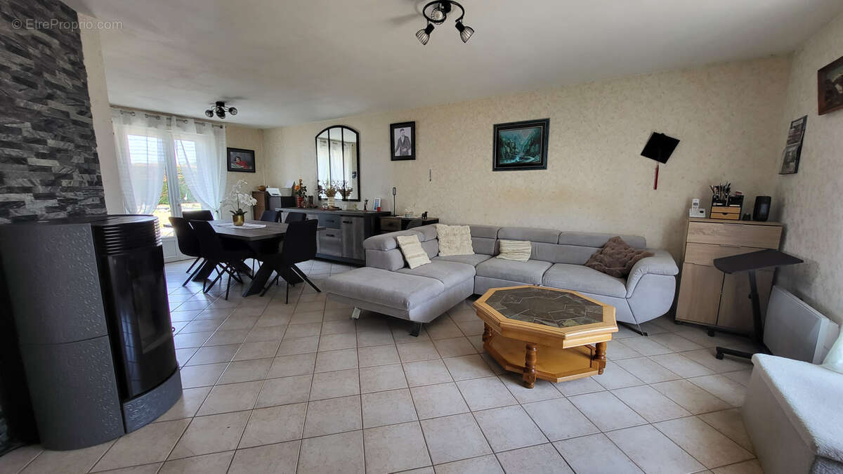 A 10 mn de Saint Mars La Jaille, maison trois chambres, bureau, sous-sol sur un grand terrain - photo 3