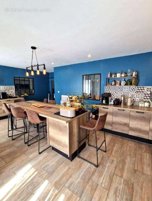 Cuisine A et E indépendante de 27 m2  - Maison à CHATELLERAULT