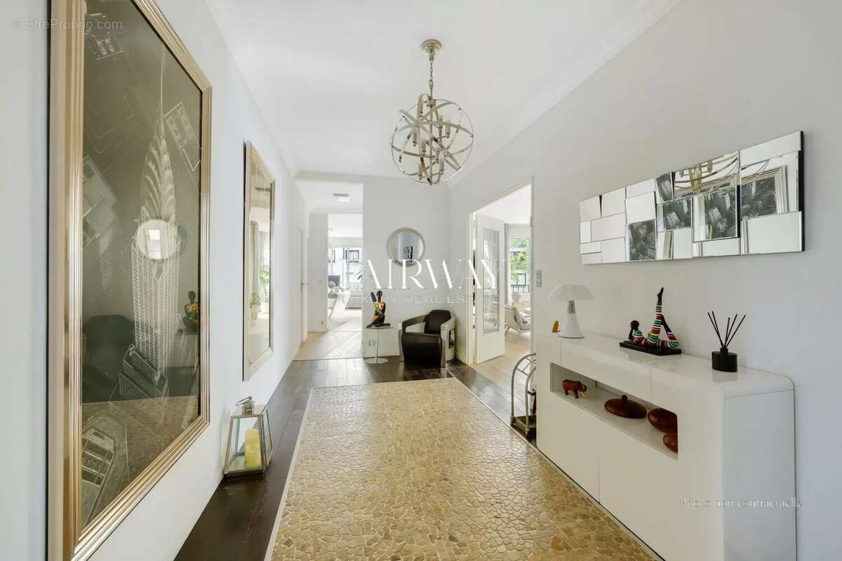 Appartement à PARIS-16E