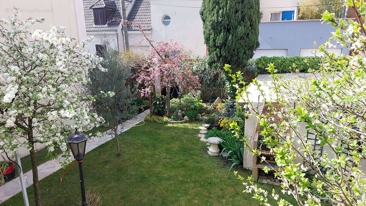 COLOMBES - PROGRES - Maison de 138m² avec jardin - photo 5