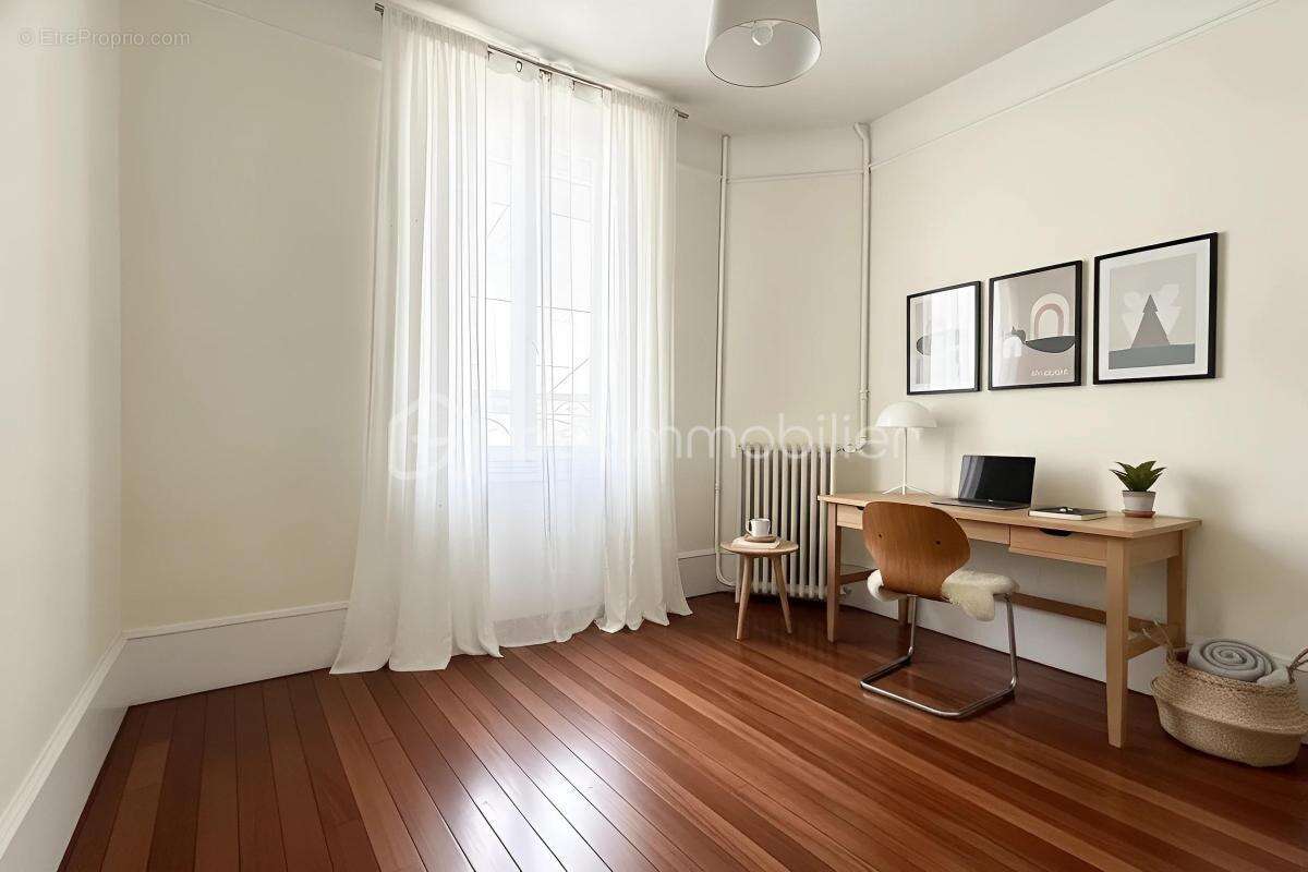 Maison en pierre 114 m² - dépendance de 100 m² louée – Revenu locatif - Centre ville - photo 4
