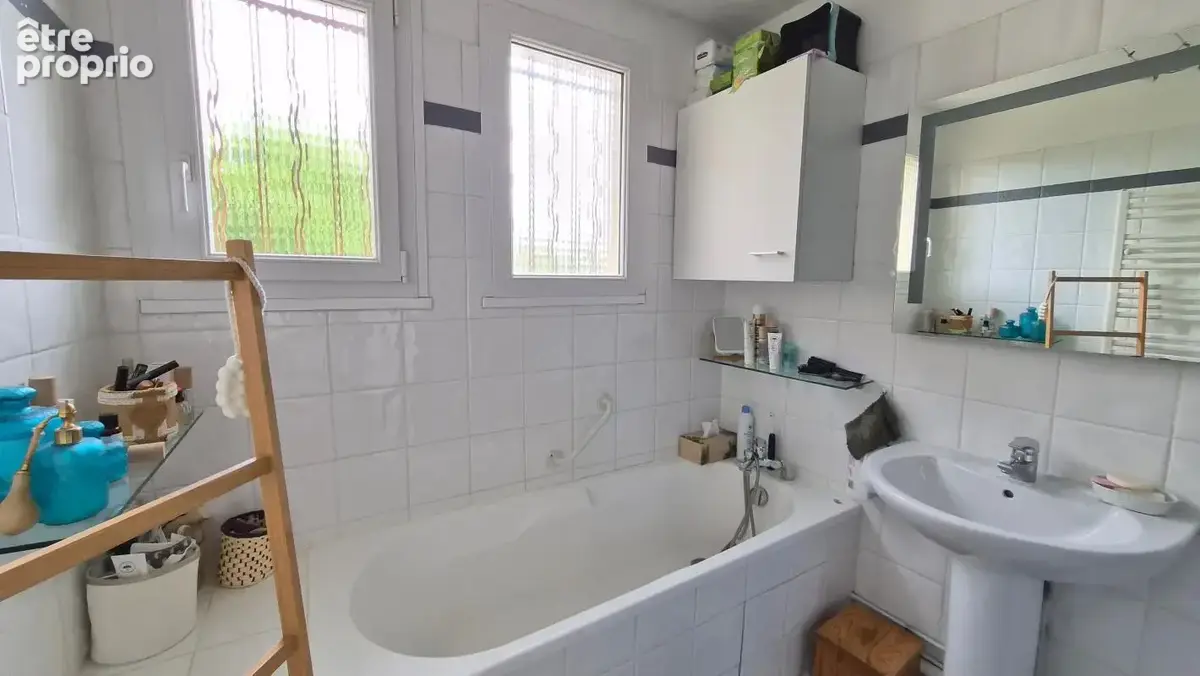 T3, 54 m², sous sol total, terrain 604 m², bon état - photo 7