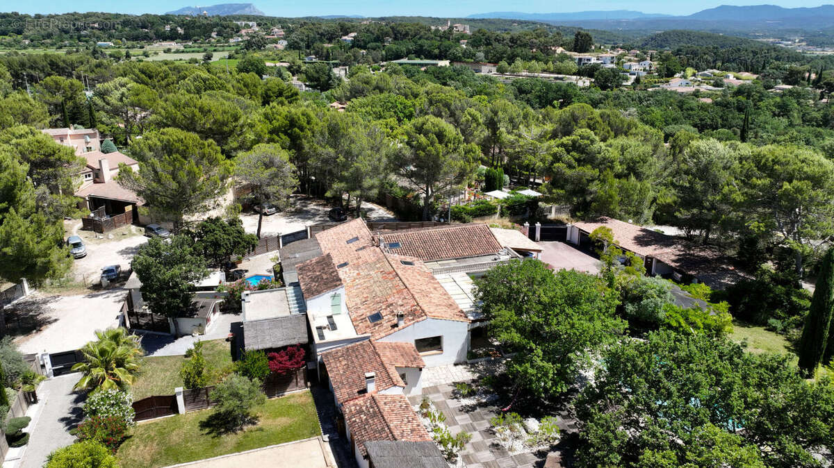 Villa 400 m2  sur 3411m² avec piscine, jacuzzi et dépendances - photo 17