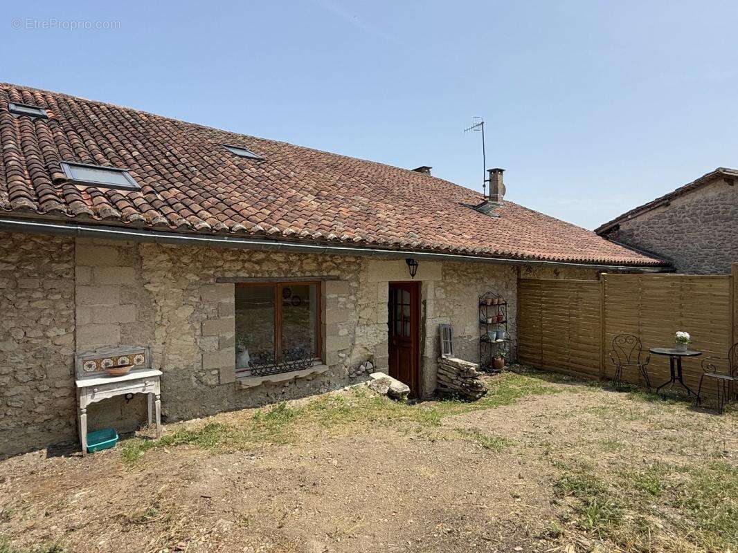Maison à AUBETERRE-SUR-DRONNE