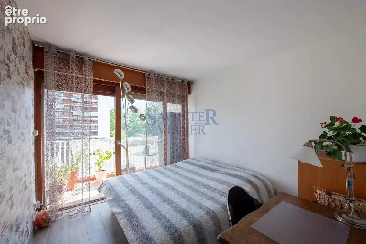 Lumineux T4, rénové, grands balcons, vue montagne. Libre de suite. - photo 9