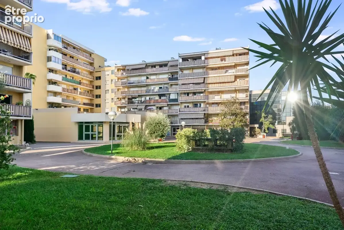 Nice Ouest – T2 47 m² avec balcon, loggia, parking privatif et cave - photo 11