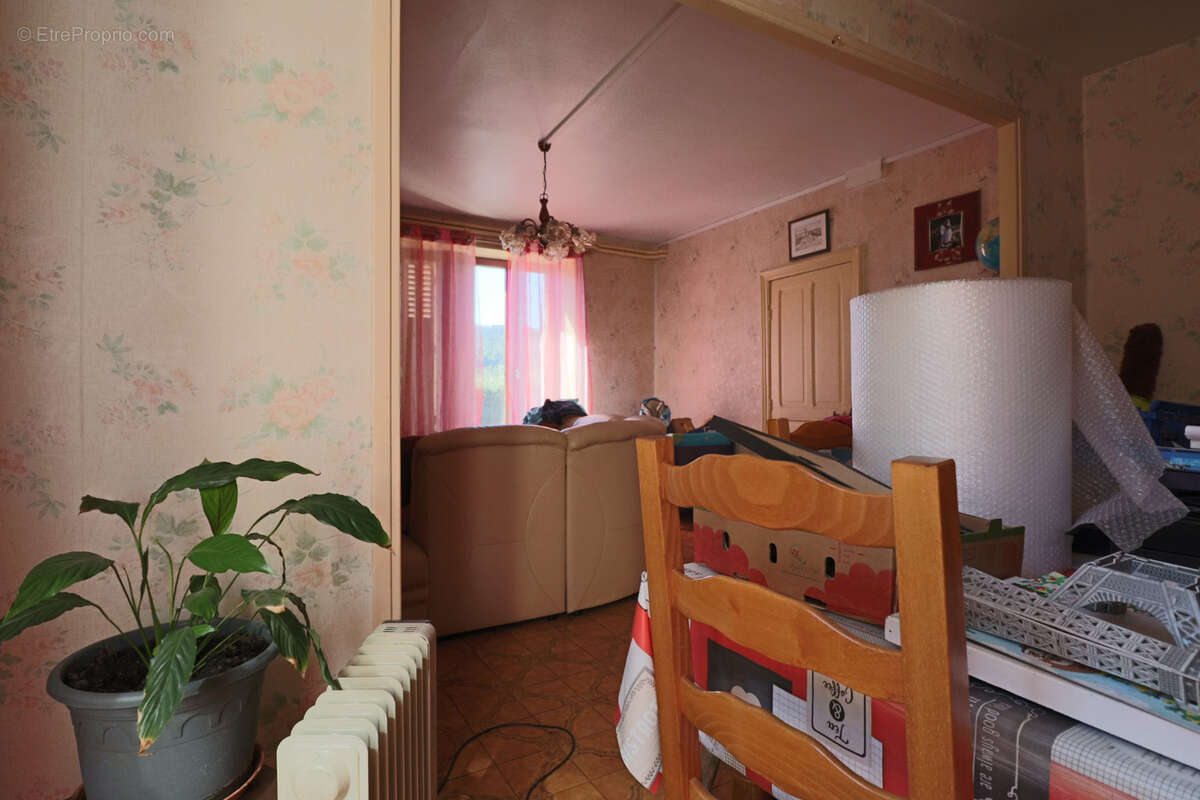 Maison à SAINT-SAUVES-D&#039;AUVERGNE