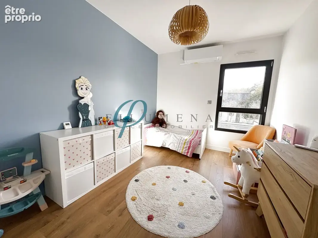 À vendre, Maison contemporaine lumineuse et chaleureuse, située au calme. - photo 10