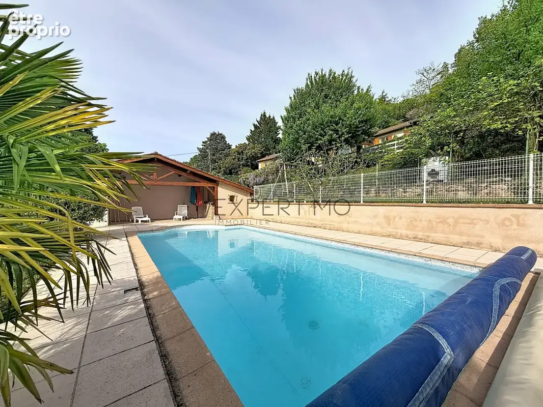 Vue exceptionnelle, piscine et grands volumes : une maison familiale rare aux portes de Mâcon - photo 2