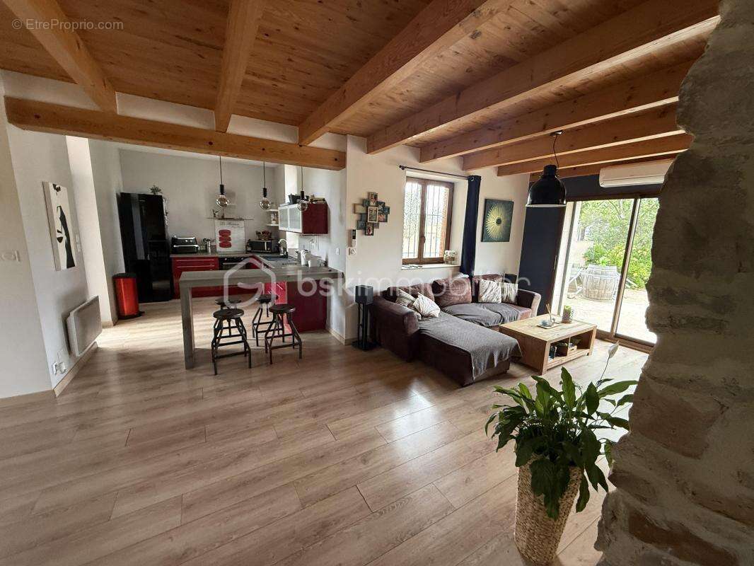 Coup de cœur ** maison en pierre rénovée ** environ 3 225 m² de terrain ** piscine ** sans vis-à-vis ** beau potentiel ** - photo 7