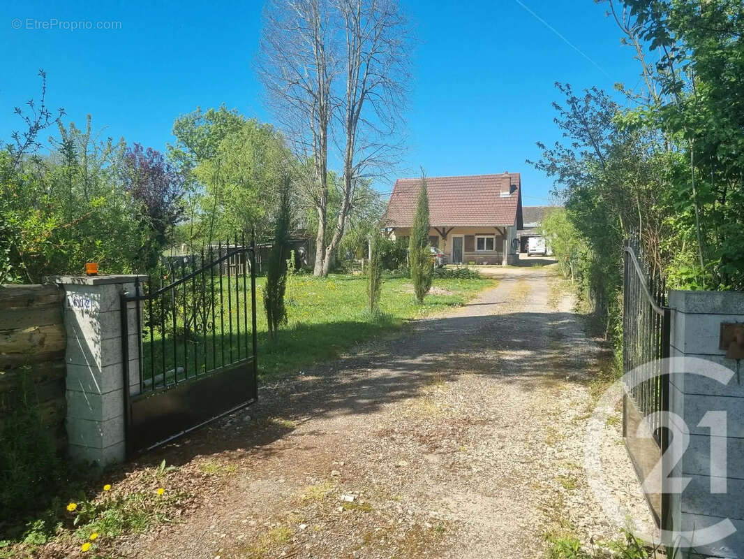 Maison à RANCY