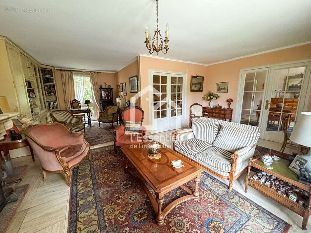 Maison à VERNEUIL-SUR-SEINE