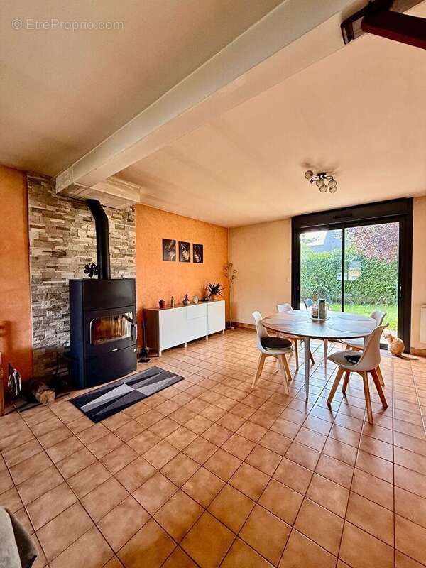 Maison à DOMAGNE