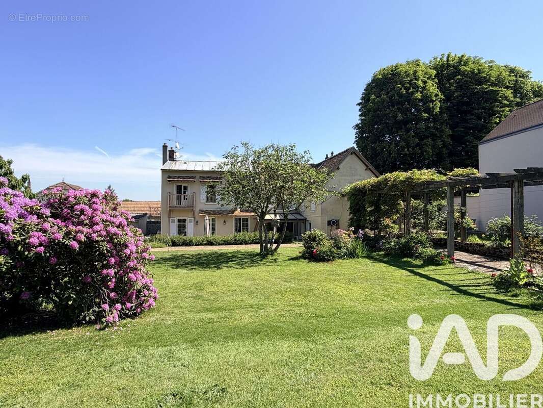 Photo 1 - Maison à MONTFORT-L'AMAURY
