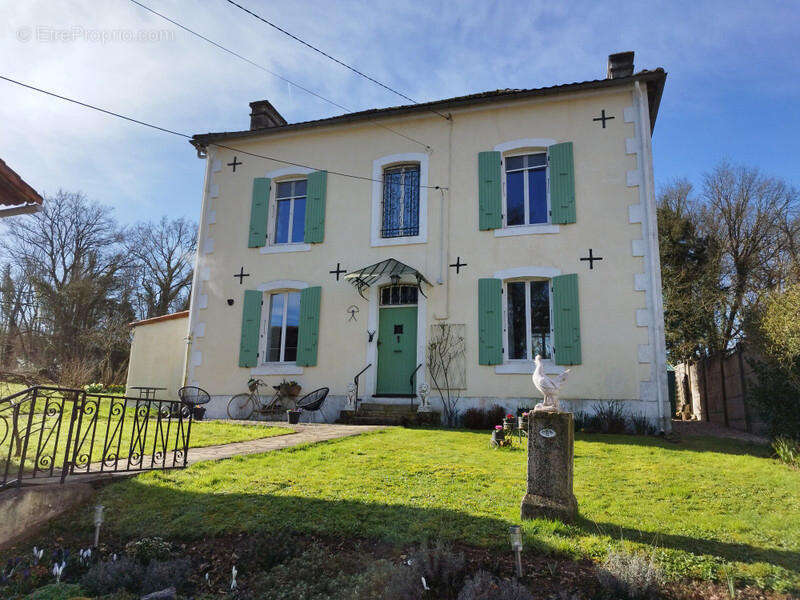 OVERVIEW - Maison à LORIGNE