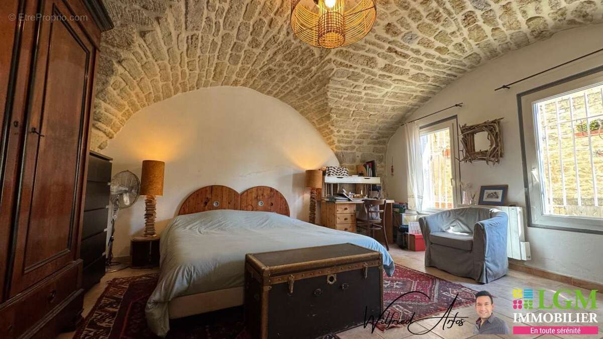 Maison à GALLARGUES-LE-MONTUEUX