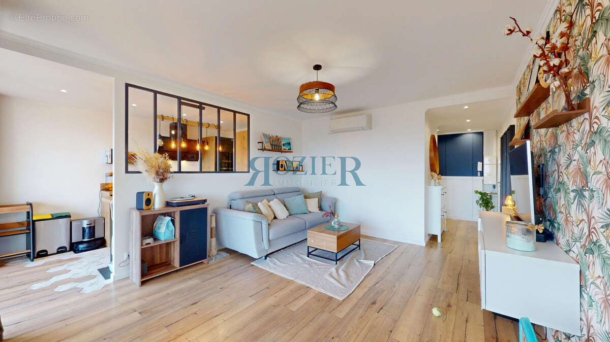 Appartement à VALLAURIS