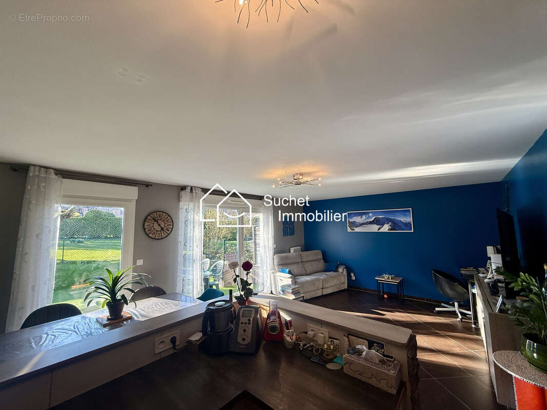 Appartement à POISY