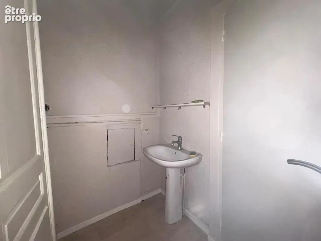 Local commercial, 42 m², Mâcon - photo 9
