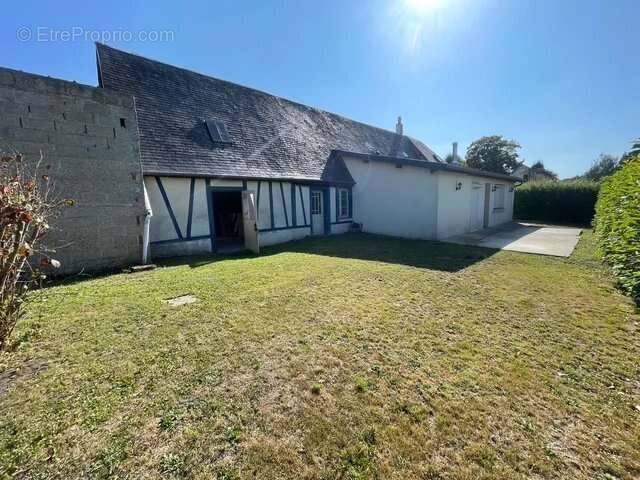 Commerce à LA SAUSSAYE