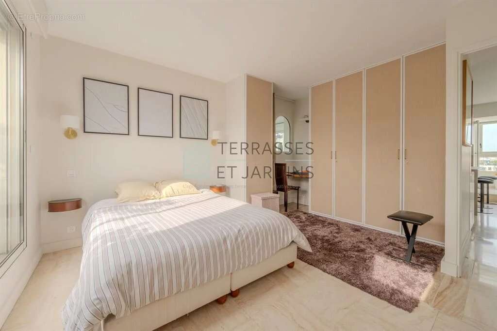 Appartement à PARIS-15E