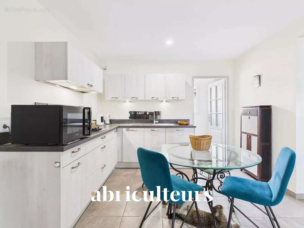 Appartement à PELISSANNE