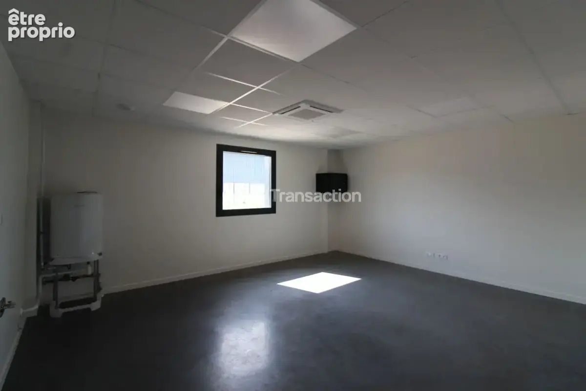 695 m² à Aoste  - photo 4